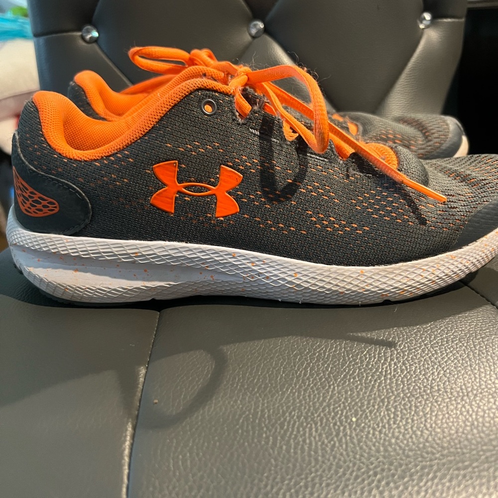 Under armour Boys sneakers size 7